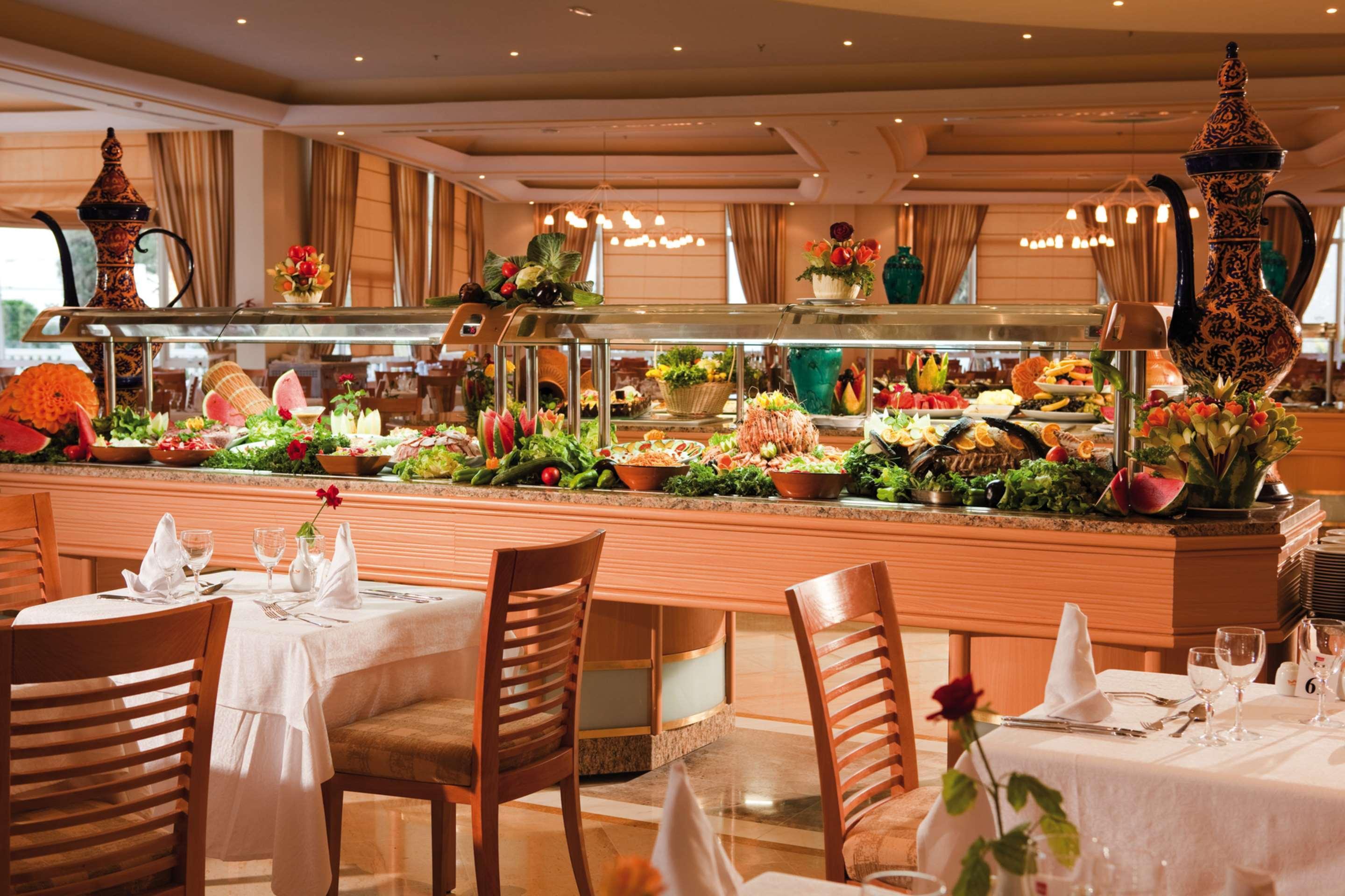 Steigenberger Marhaba Thalasso Hammamet Esterno foto A buffet at a hotel