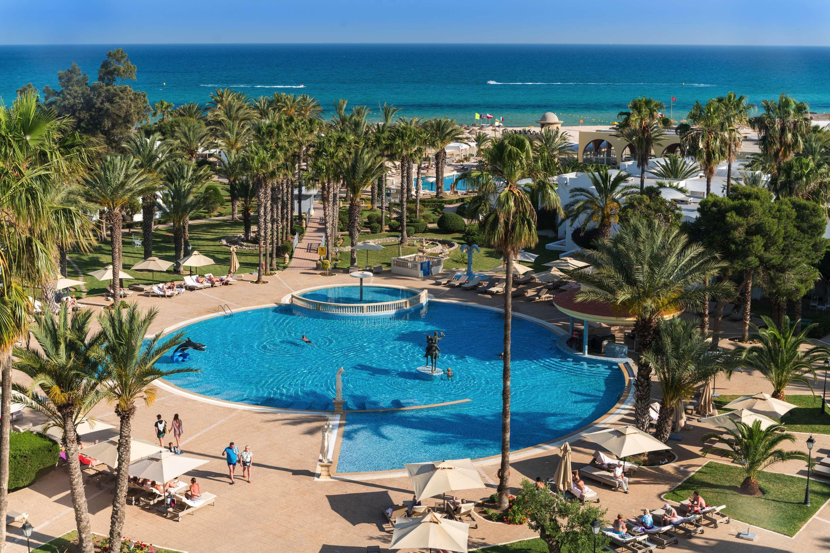 Steigenberger Marhaba Thalasso Hammamet Esterno foto A swimming pool at a hotel in Agadir, Morocco