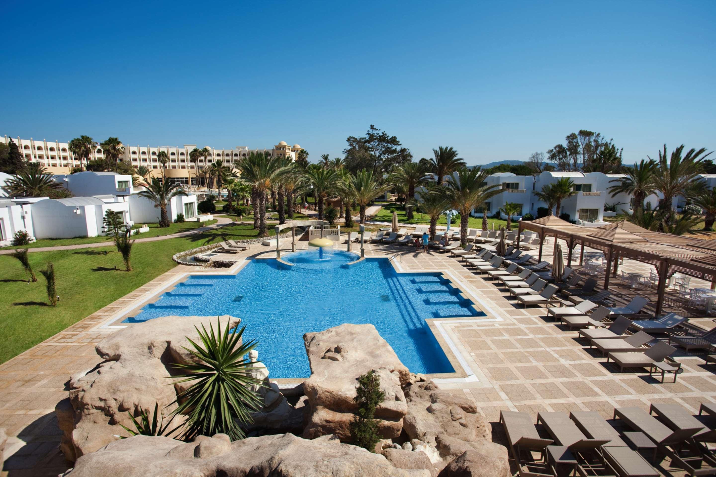 Steigenberger Marhaba Thalasso Hammamet Esterno foto A pool at the hotel