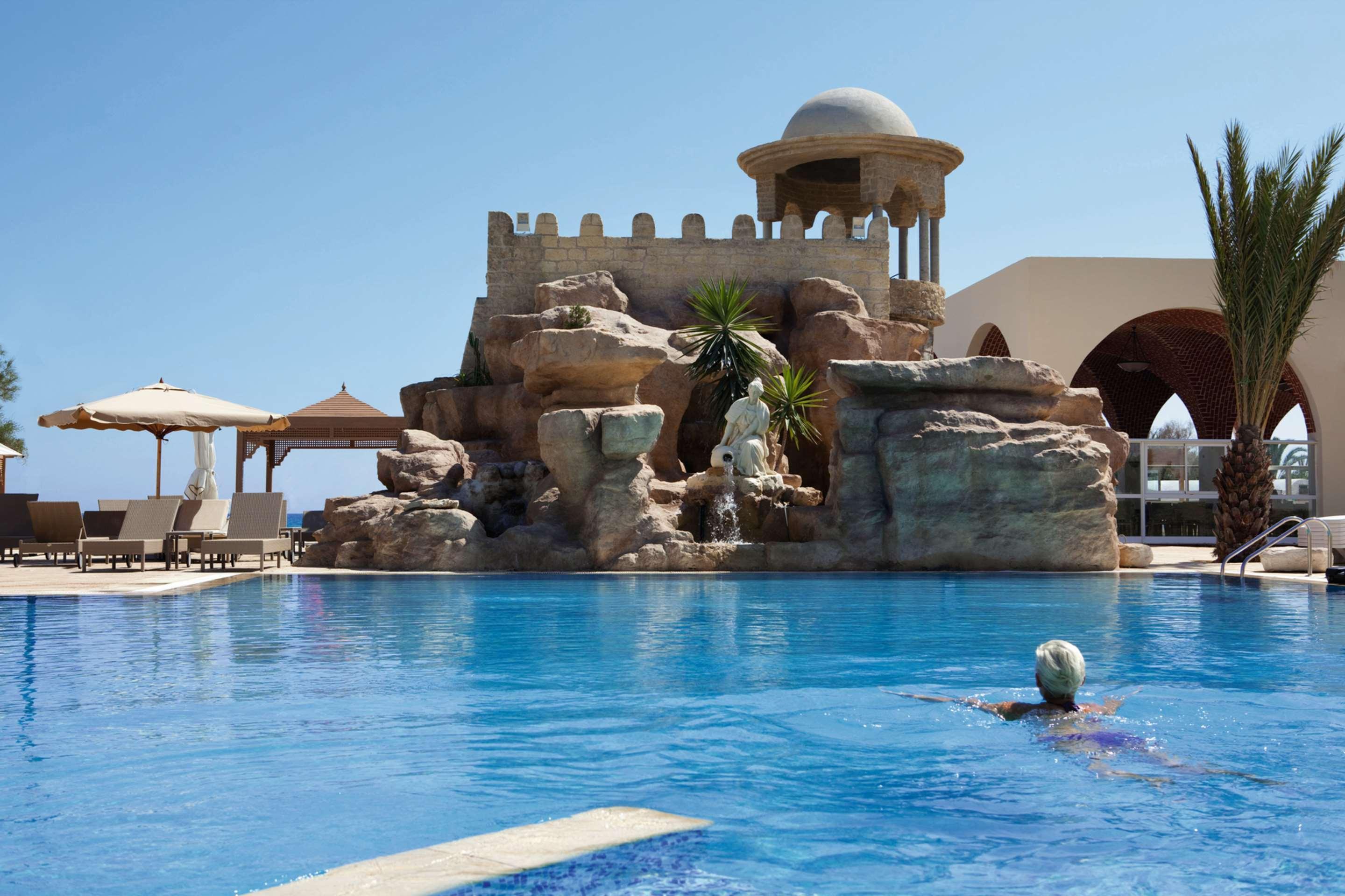 Steigenberger Marhaba Thalasso Hammamet Esterno foto The swimming pool at the hotel
