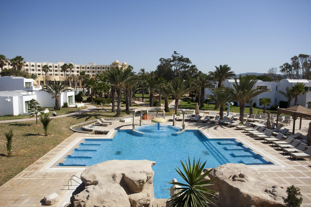 Steigenberger Marhaba Thalasso Hammamet Esterno foto A swimming pool at a hotel in Tunisia