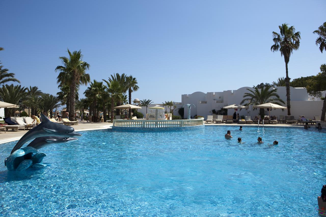 Steigenberger Marhaba Thalasso Hammamet Esterno foto A swimming pool at a resort in Egypt